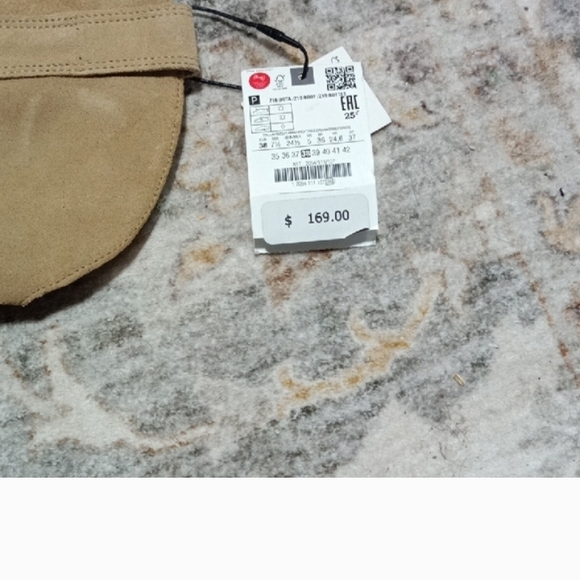 New Zara Tall Pointed Toe Suede Boots in Beige. Please Look At Pics Closely! - Picture 3 of 4